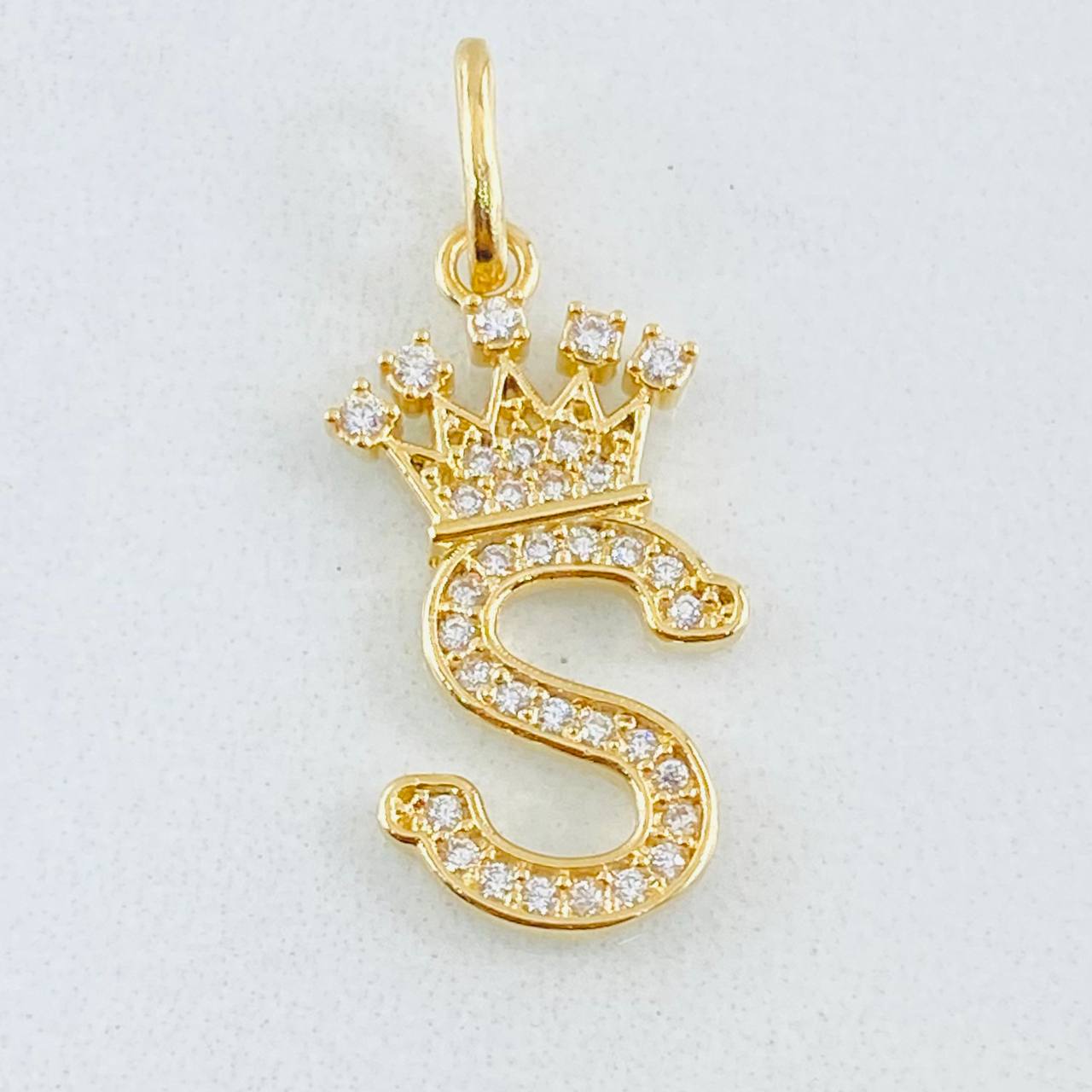 Dije Corona Letra S 1.8gr / 2.6cm / Oro Amarillo 18K ©
