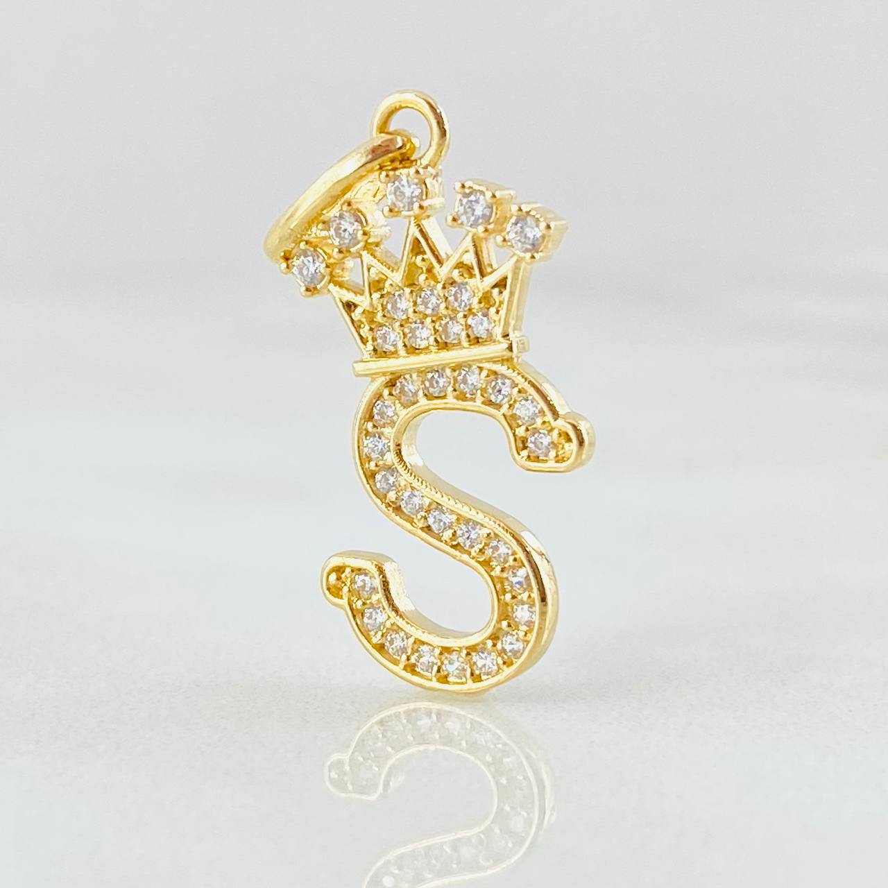 Dije Corona Letra S 1.75gr / 2.6cm / Oro Amarillo 18K *