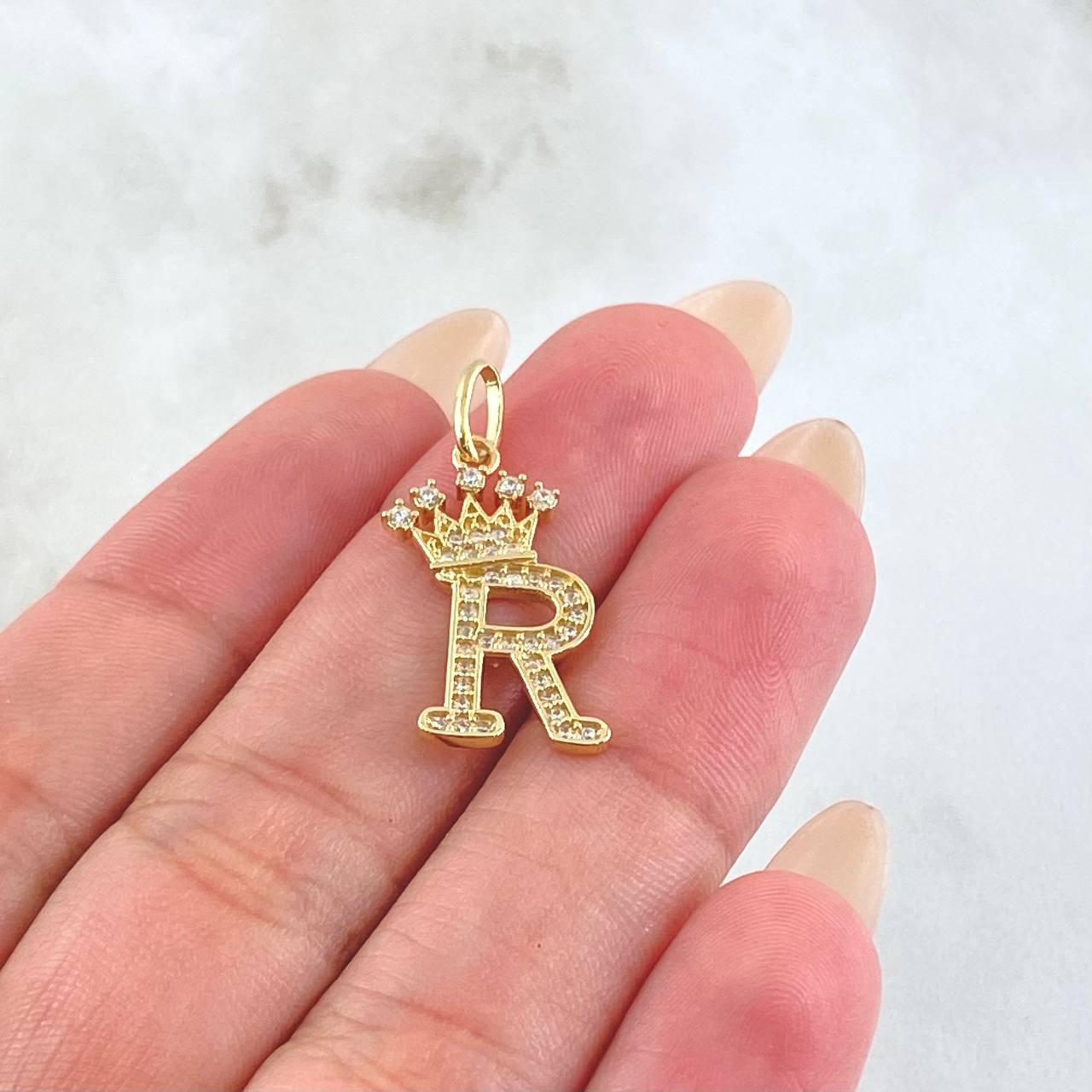 Dije Corona Letra R 1.75gr / 2.6cm / Oro Amarillo 18K ©