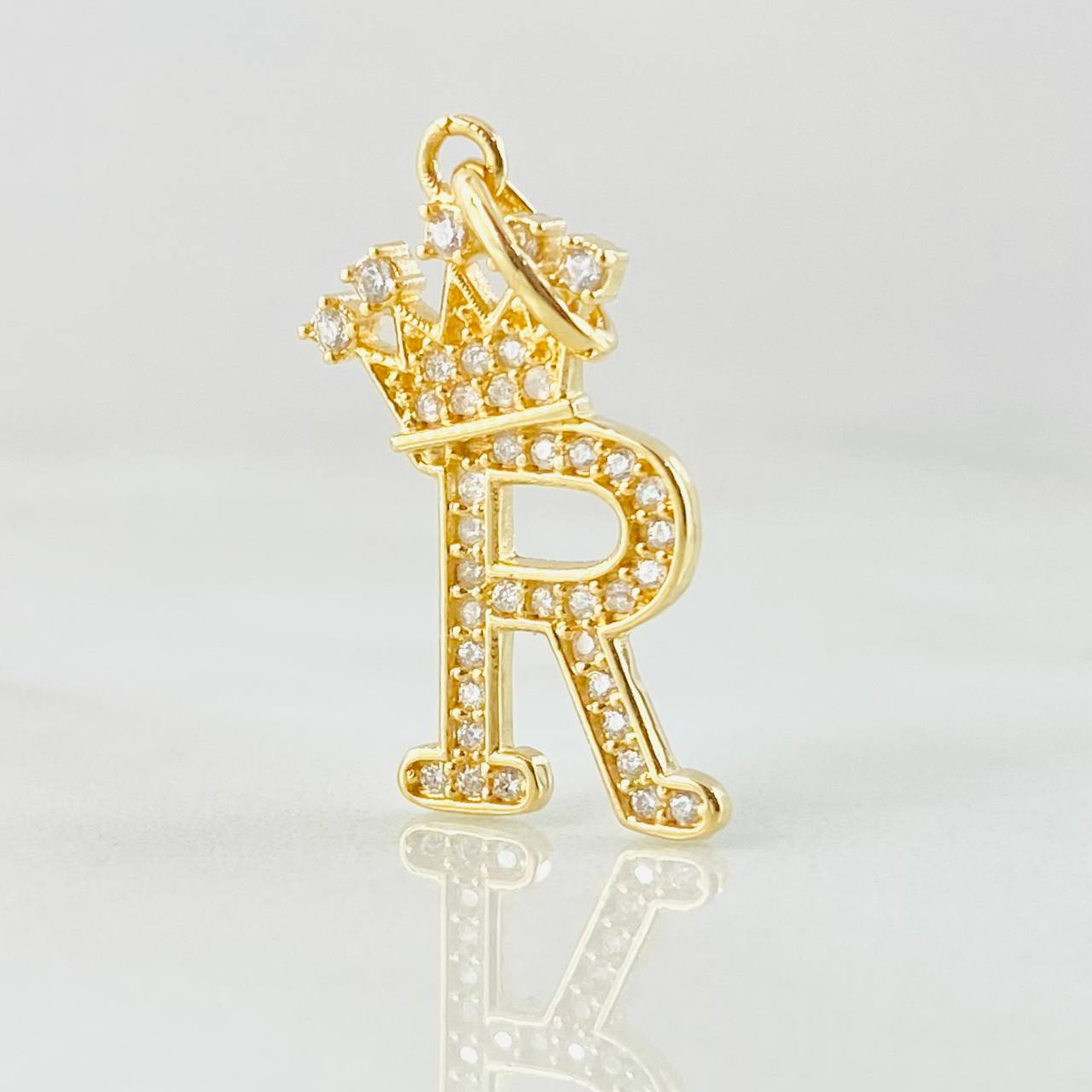 Dije Corona Letra R 1.75gr / 2.6cm / Oro Amarillo 18K ©