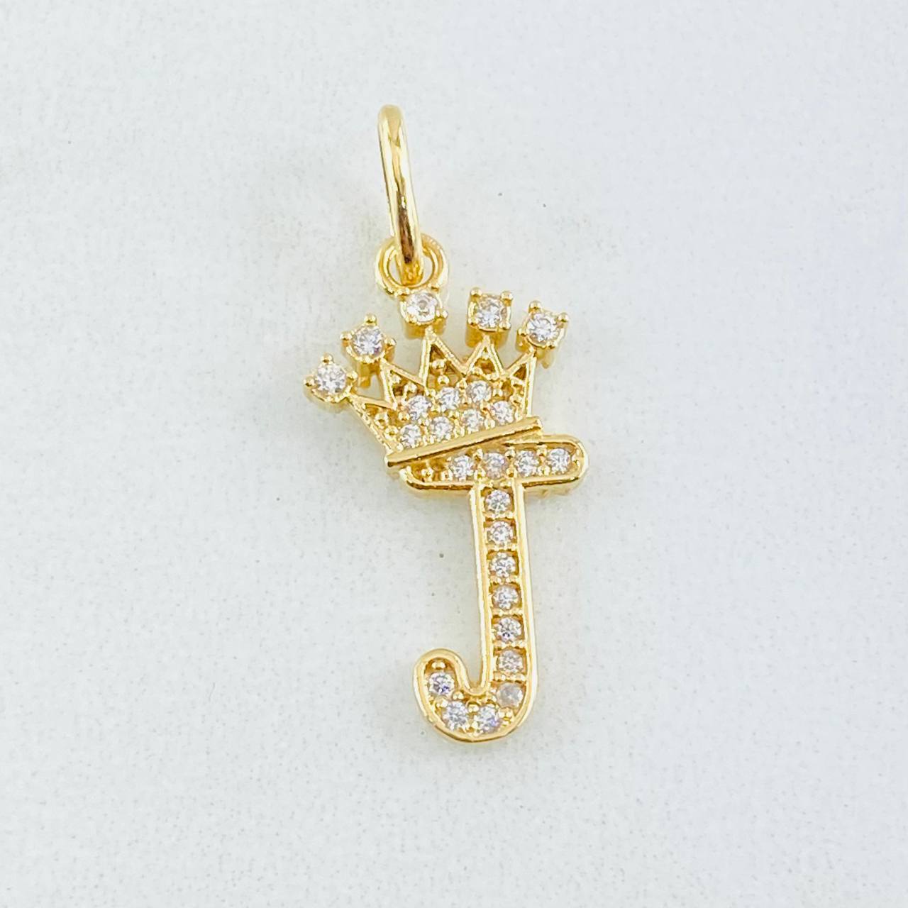 Dije Corona Letra J 1.4gr / 2.6cm / Oro Amarillo 18K ©