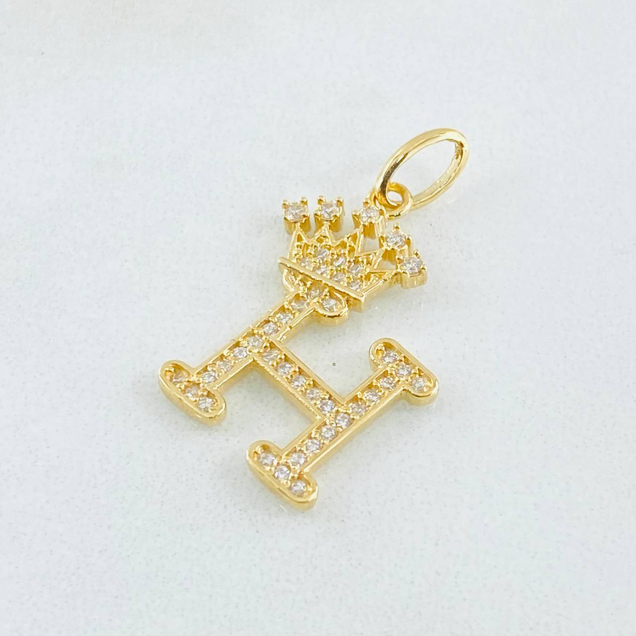 Dije Corona Letra H 2.05gr / 2.5cm / Oro Amarillo 18K