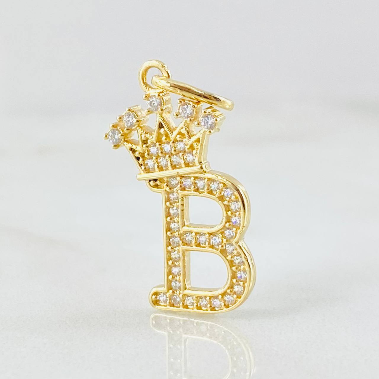 Dije Letra B Corona 1.65gr / 2.6cm / Circones Blancos Oro Amarillo