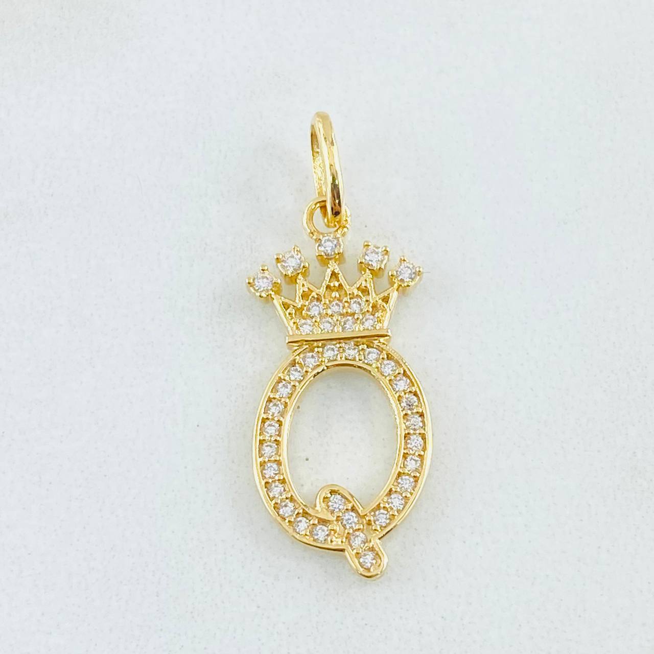 Dije Corona Letra Q 1.85gr / 2.5cm / Oro Amarillo 18K