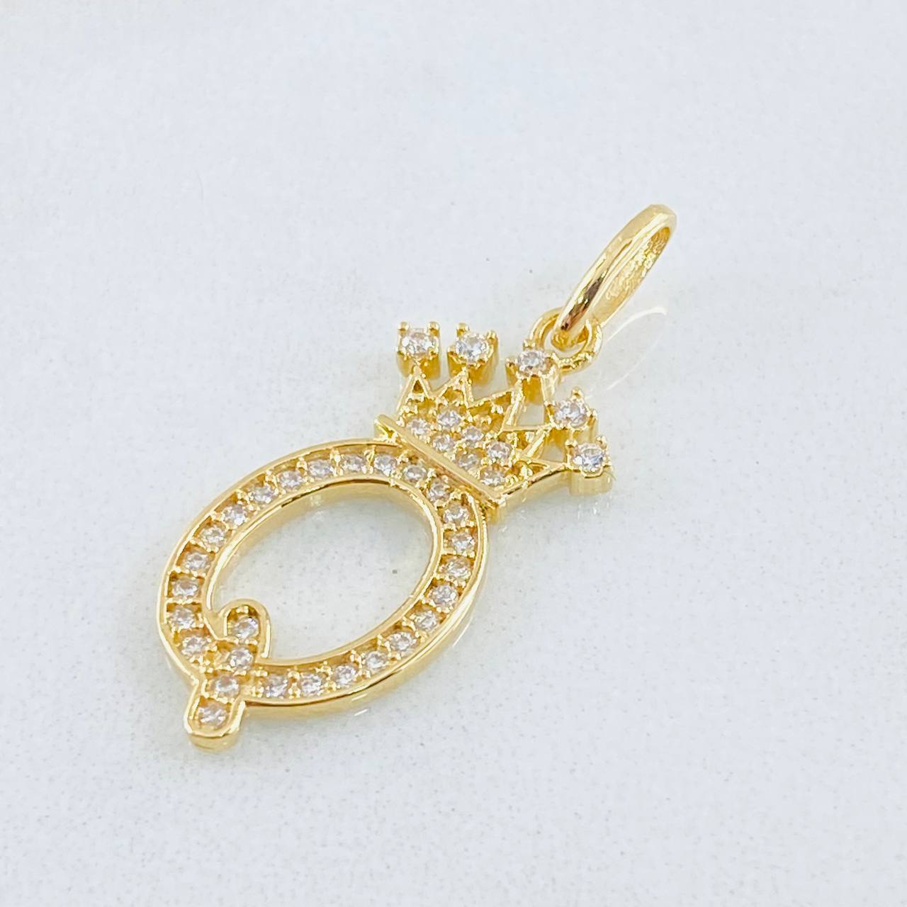 Dije Corona Letra Q 1.85gr / 2.5cm / Oro Amarillo 18K