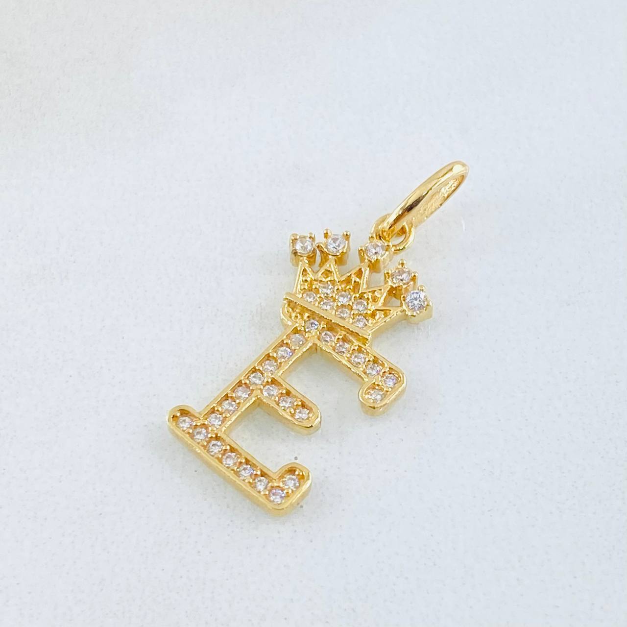 Dije Corona Letra E 1.7gr / 2.5cm / Oro Amarillo 18K