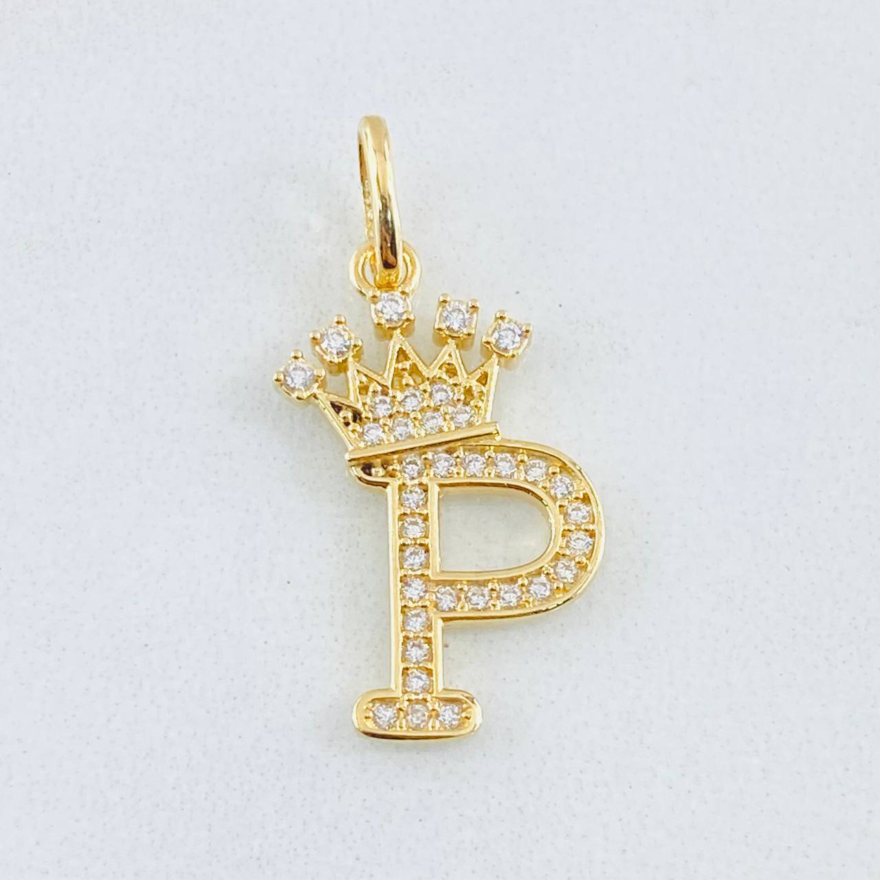 Dije Corona Letra P 1.8gr / 2.5cm / Oro Amarillo 18K