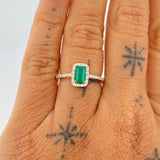 Anillo Mia Esmeralda 2.6gr / T6 3/4 / / Dos Oros Amarillo Blanco 18K &