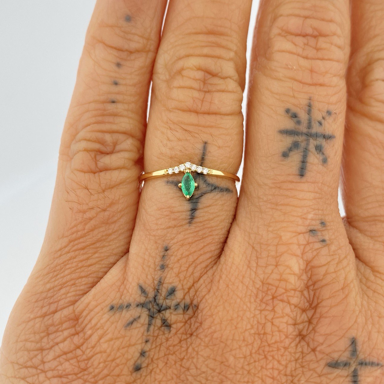 Anillo Gota Esmeralda 0.95gr / T6 1/2 / Oro Amarillo 18K &