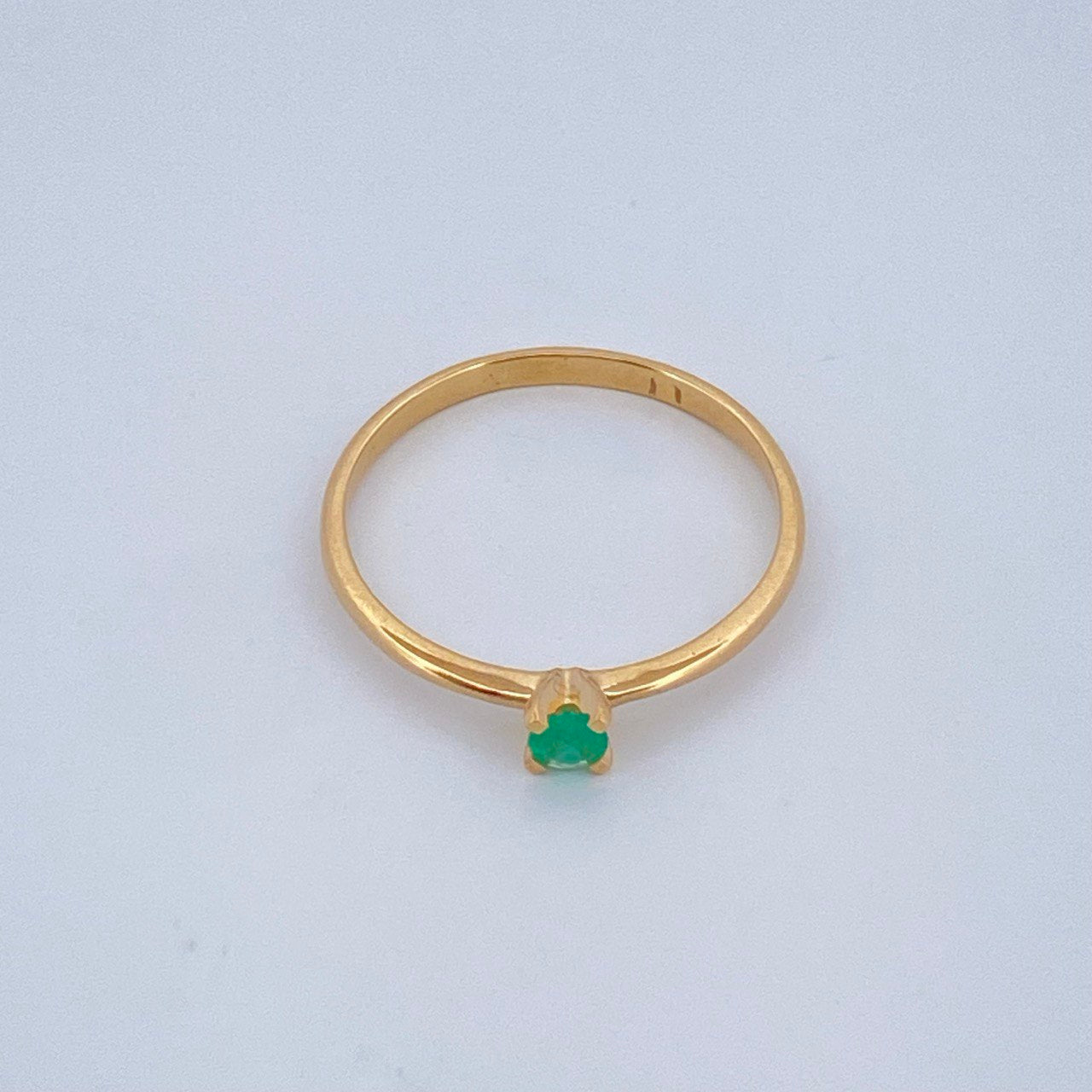Anillo Solitario Esmeralda 1.3gr / T7 / Oro Amarillo 18K &
