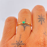 Anillo Solitario Esmeralda 1.3gr / T7 / Oro Amarillo 18K &