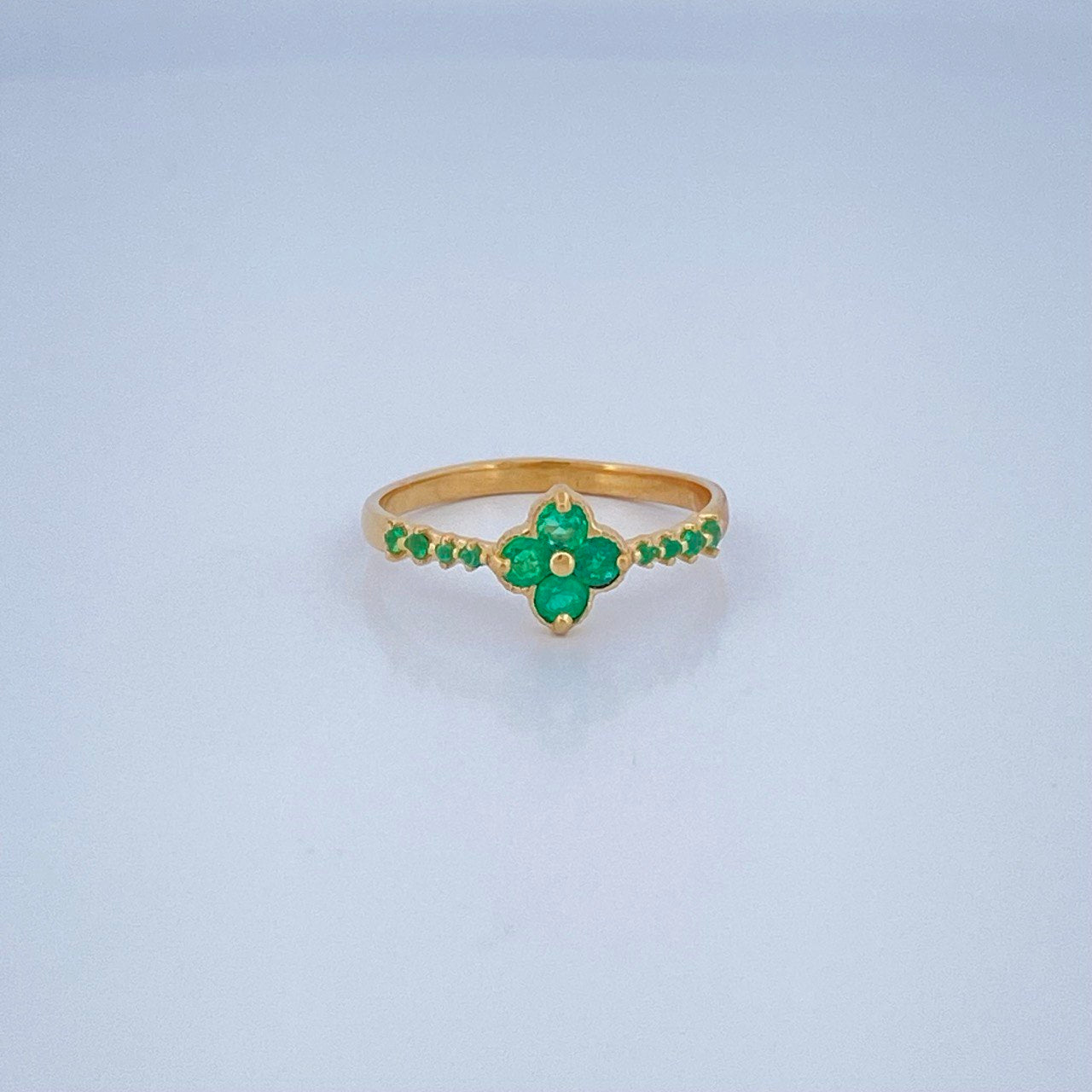 Anillo Floral Esmeraldas 1.95gr / T8 / Oro Amarillo 18K &