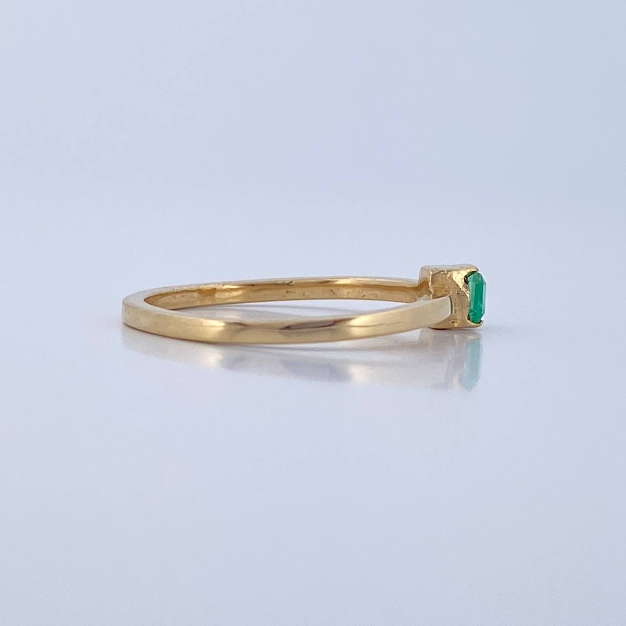 Anillo Solitario Esmeralda 1.5gr / T5 3/4 / Oro Amarillo 18K &