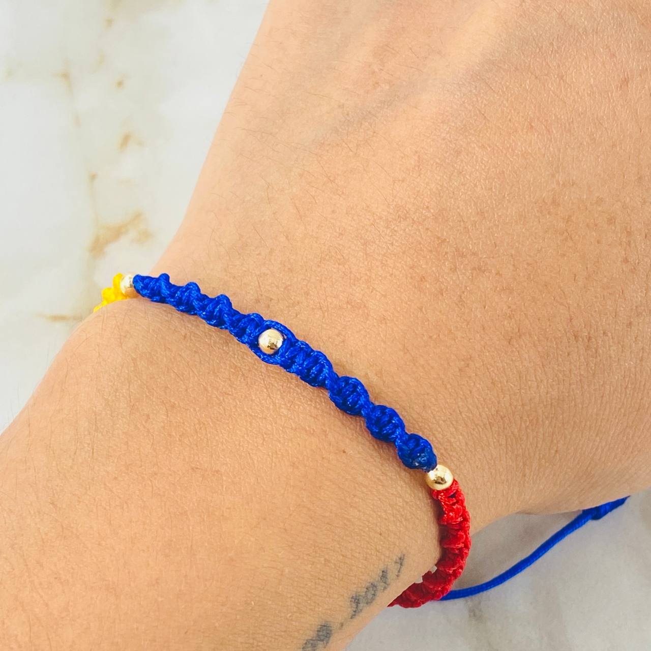 Pulsera Tricolor Bolas Estilo 6° 0.15gr / Oro Amarillo 18K *