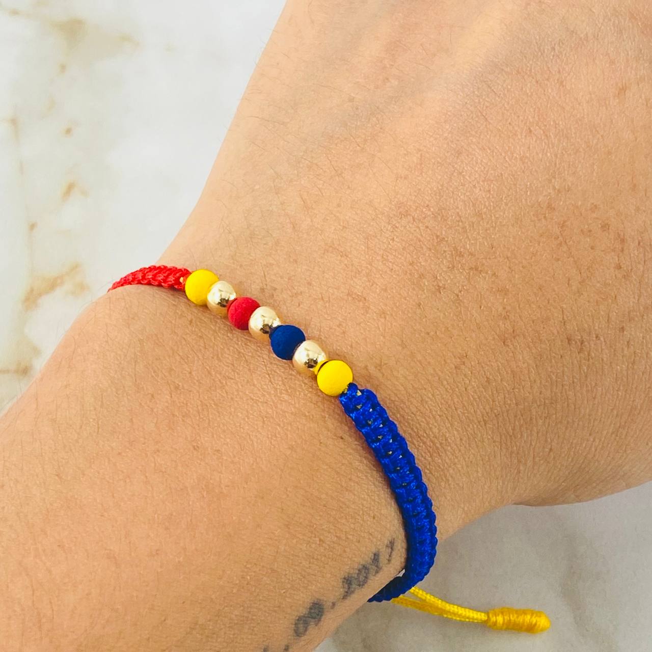 Pulsera Tricolor Bolas Estilo 3° 0.25gr / Oro Amarillo 18K *