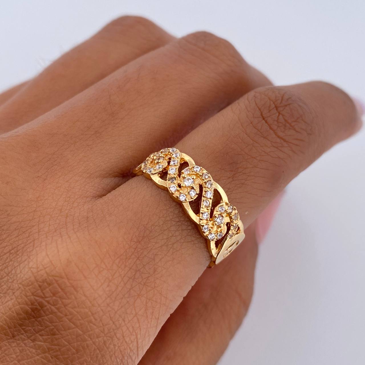Anillo Lineas 3.25gr / T7 1/4 / Circones Blancos Oro Amarillo 18K $