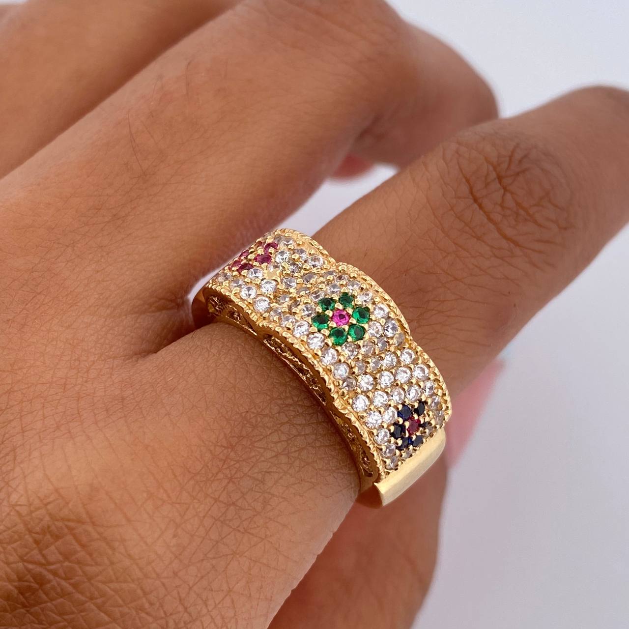 Anillo Flores 6.05gr / T6 1/4 / Circones Verdes Fucsias Azules Blancos Oro Amarillo 18K $
