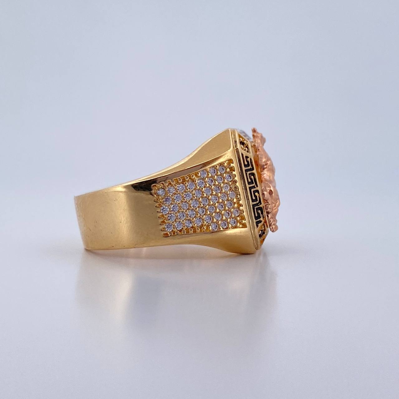 Anillo Caballo 9.1gr / T10 / Circones Blancos Tres Oros  18K $