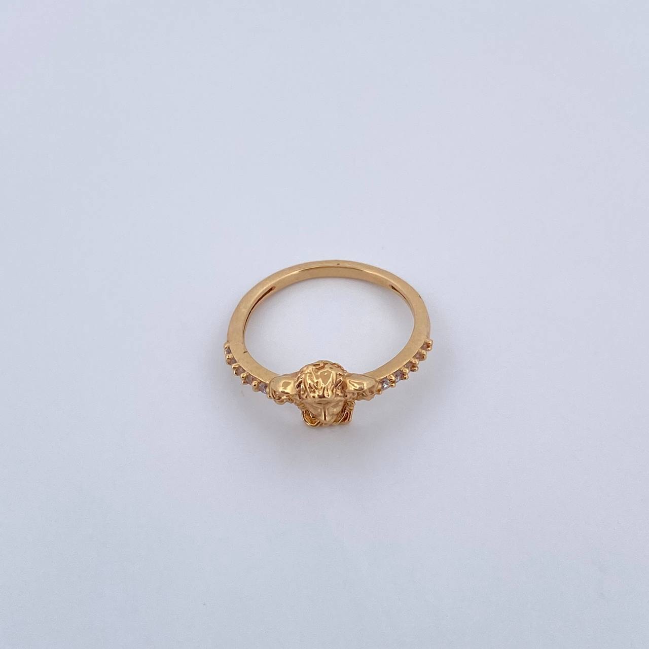 Anillo Medusa 2.75gr / T6 1/2 / Circones Blancos Oro Amarillo 18K $