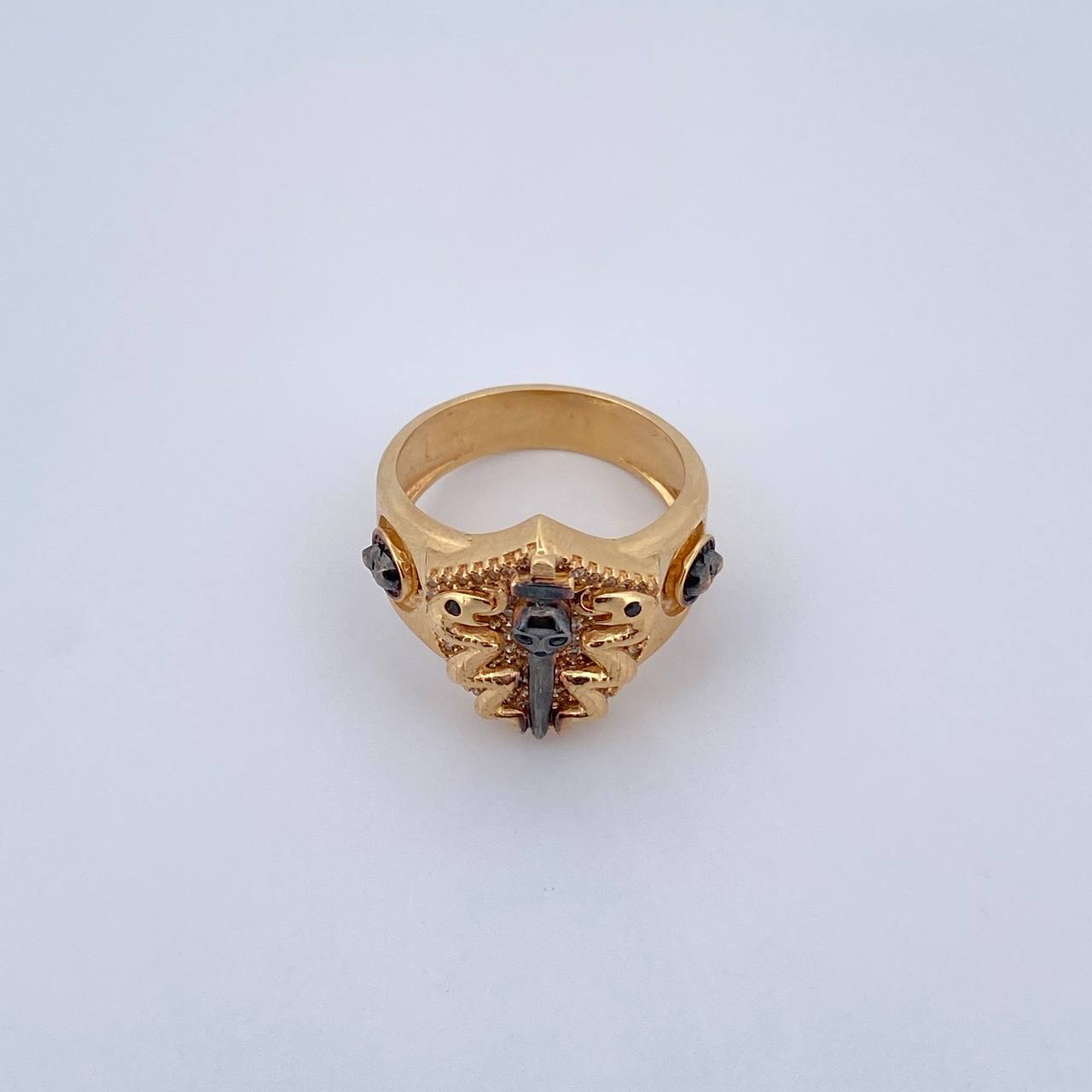 Anillo Calaveras Espadas 11.6gr / T9 1/2 / Circones Negros Blancos Dos Oros Negro Amarillo 18K $