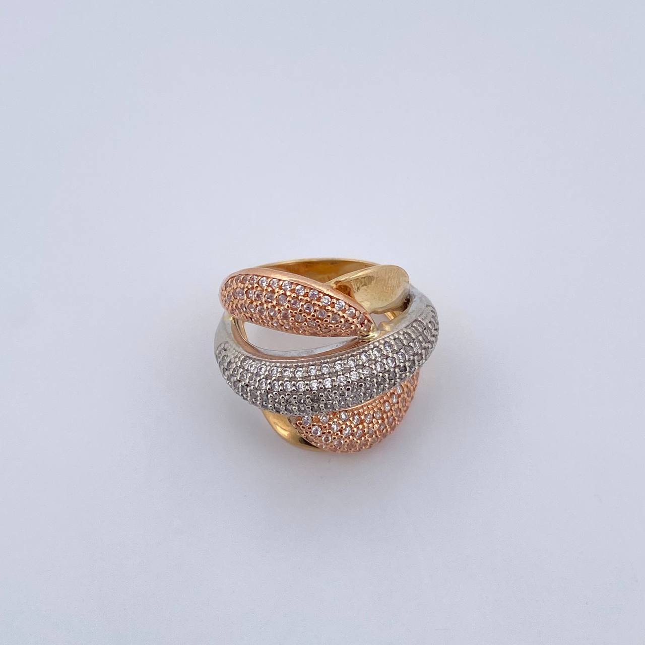Anillo Rustico Curvas Cruzadas 10gr / T6 1/4 / Circones Blancos Tres Oros 18K $