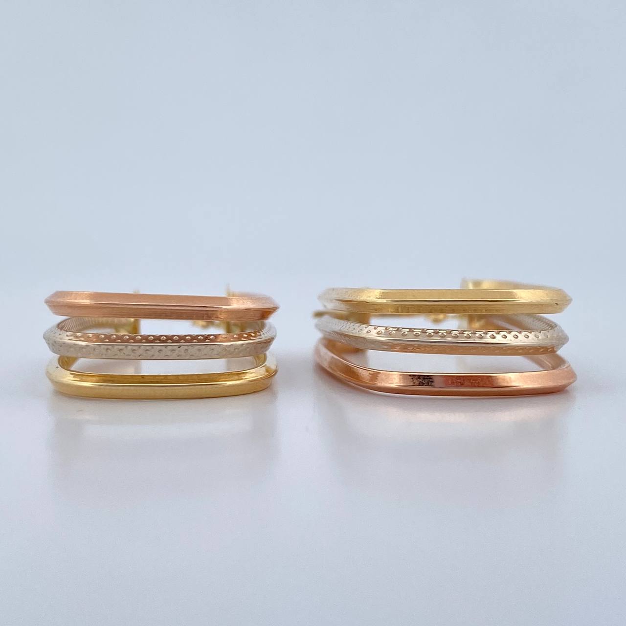 Candongas Aleja Rectangular 3.9gr / 3.3cm / Punteadas Tres Oros 18K $