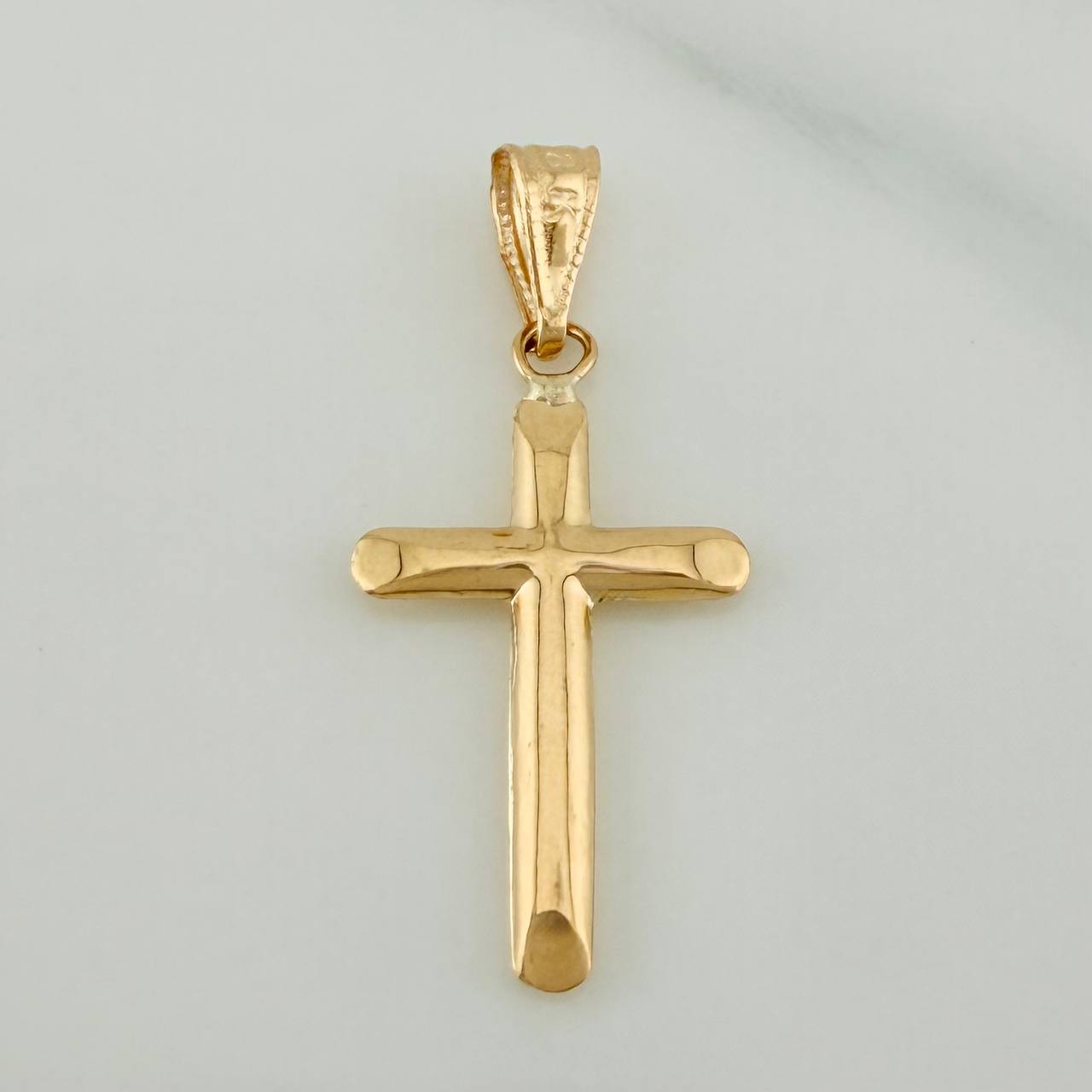 Dije Cruz Puntas Planas 0.6gr / 2.9cm / Oro Amarillo 18K %