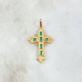 Dije Crúz De Altar 1.9gr / 3.5cm / Esmeraldas 60pts Oro Amarillo 18K (Joya) ©
