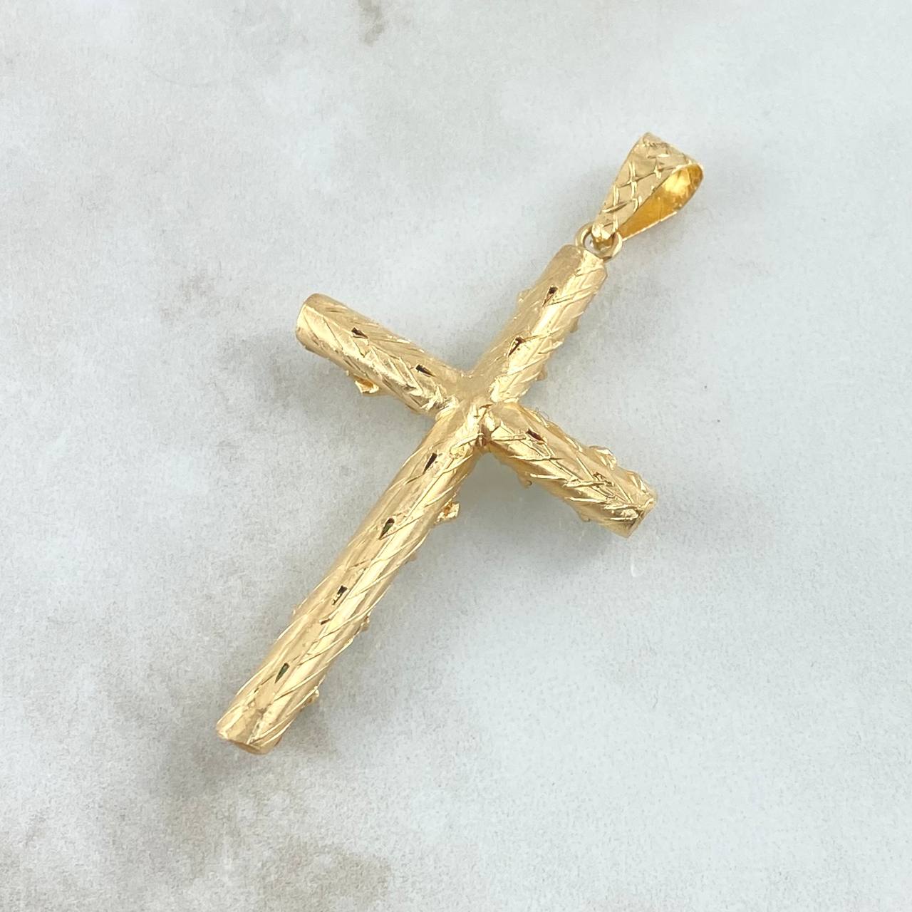 Dije Cruz Tronco 7.1gr / 6.4cm / Esmeraldas 2.1 Qts Oro Amarillo 18K (Joya) *