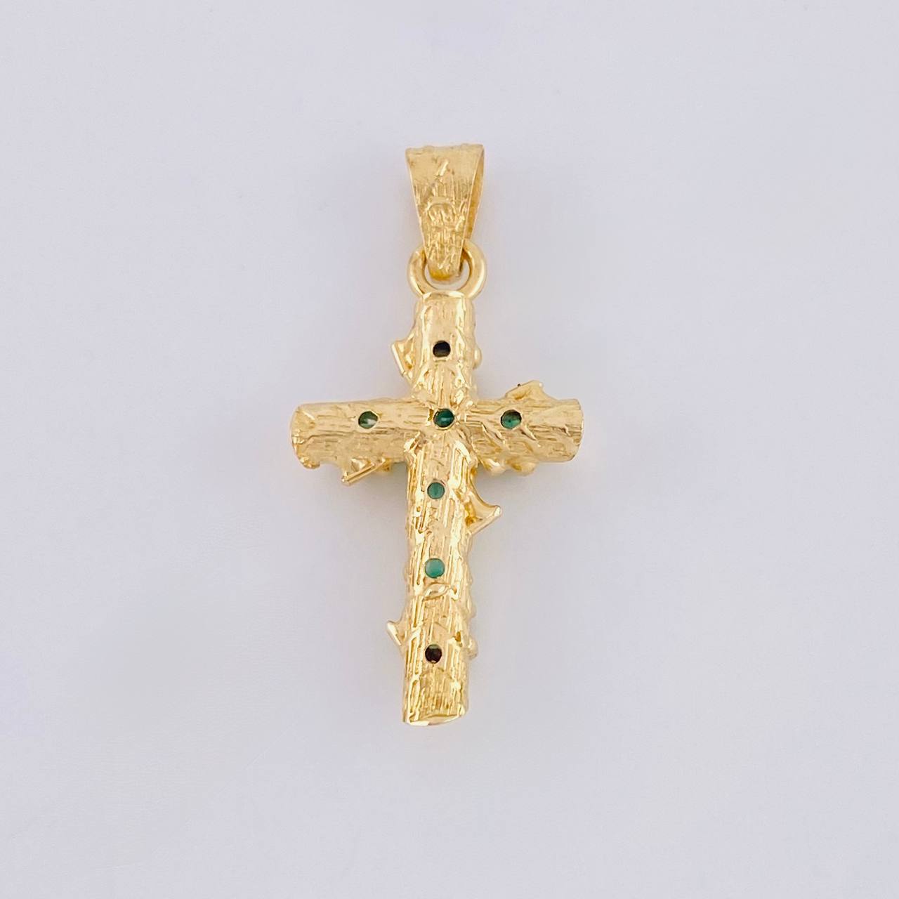 Dije Cruz Tronco Esmeralda 70Pts 1.4 g / 2.6 cm Oro Amarillo 18K