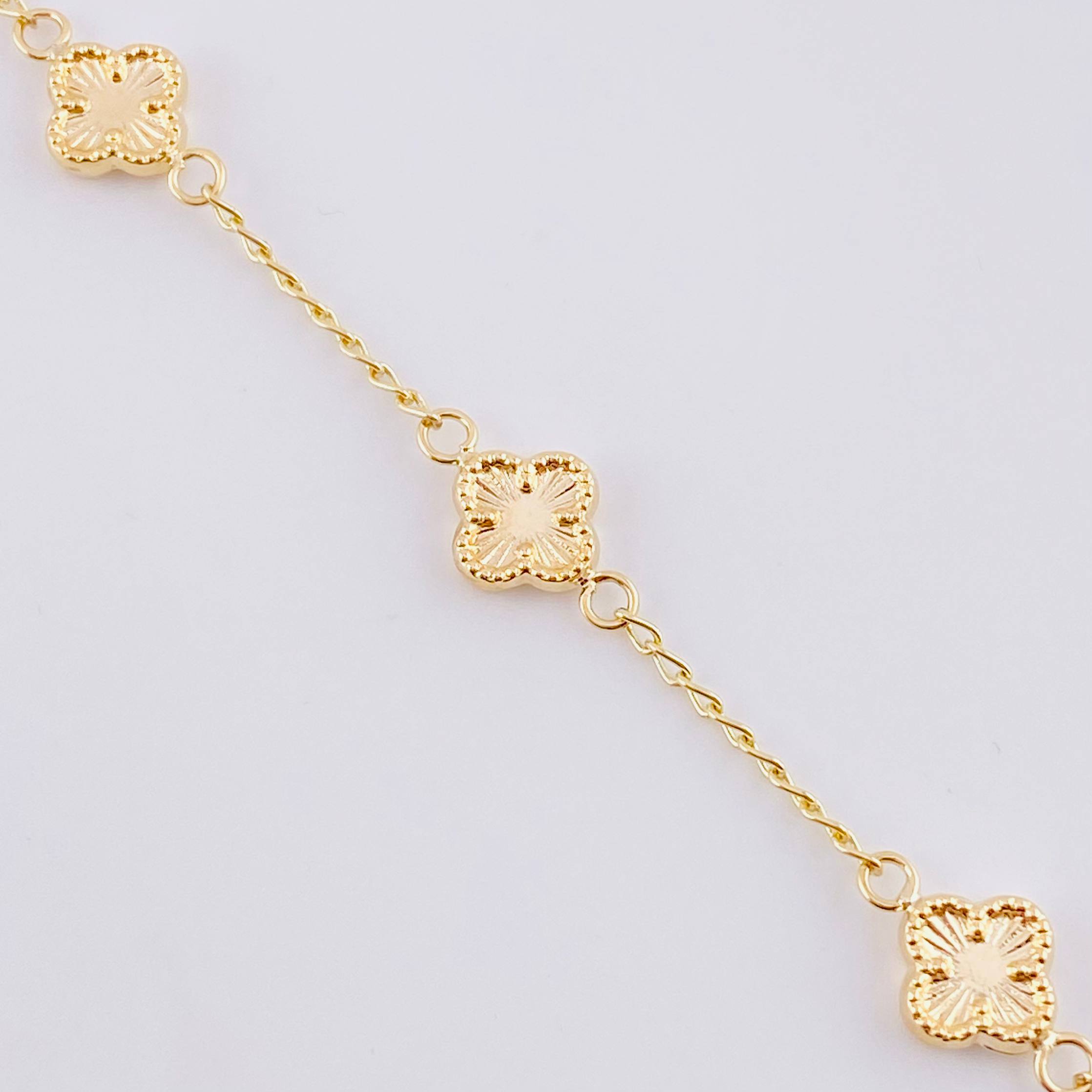 Pulso Espiga Trio De Treboles 2.45 g / 18.5 cm / 1.6 mm Oro Amarillo 18K