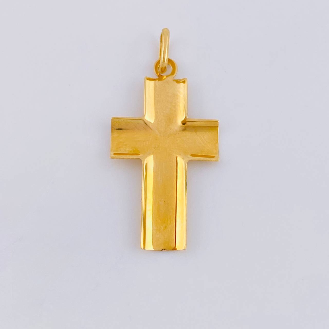 Dije Cruz Lisa 1.35 g / 3.2 cm Oro Amarillo 18K