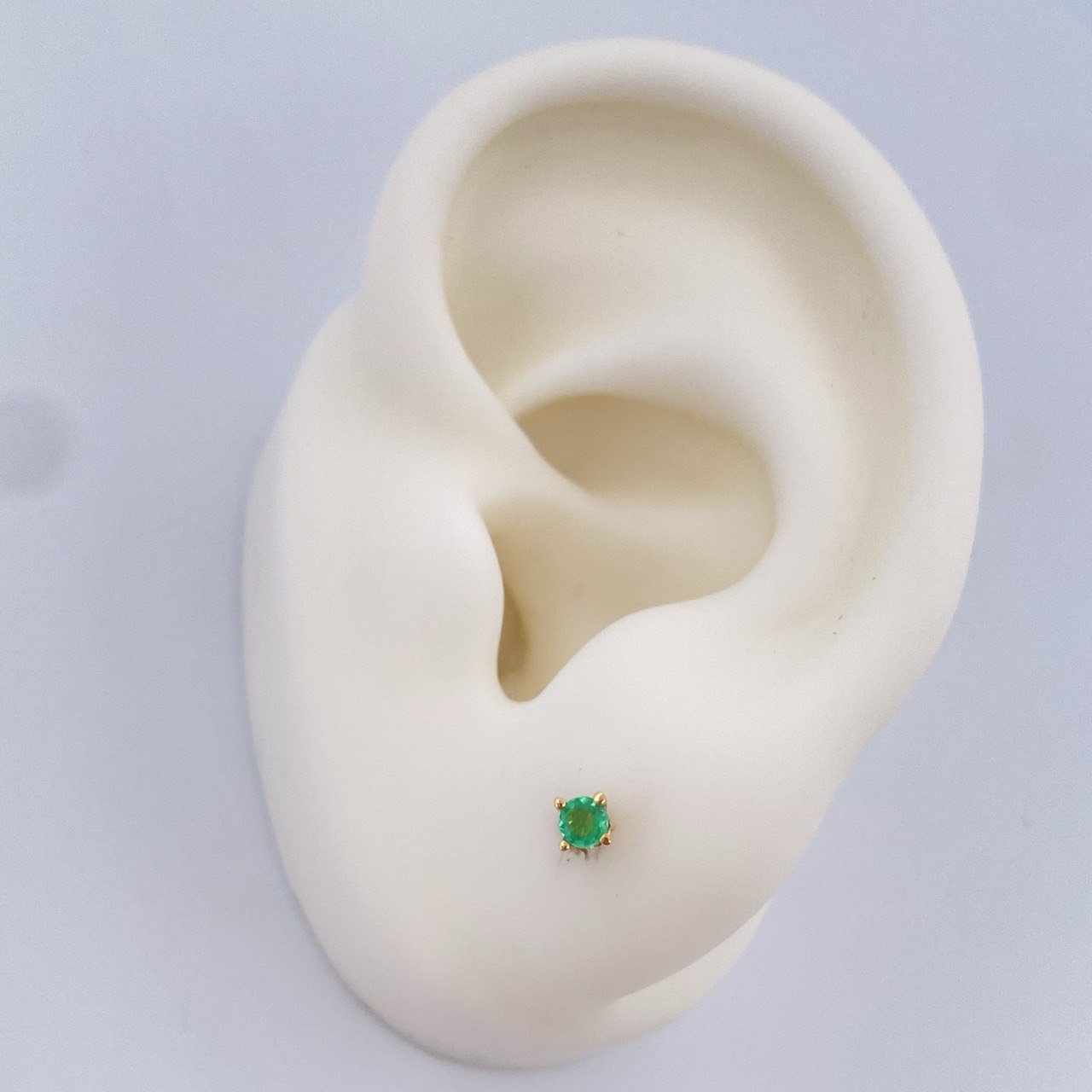 Topos Cuatro Garras Esmeralda  0.75gr / Oro Amarillo 18K $