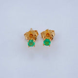 Topos Cuatro Garras Esmeralda 0.75gr / Oro Amarillo 18K &