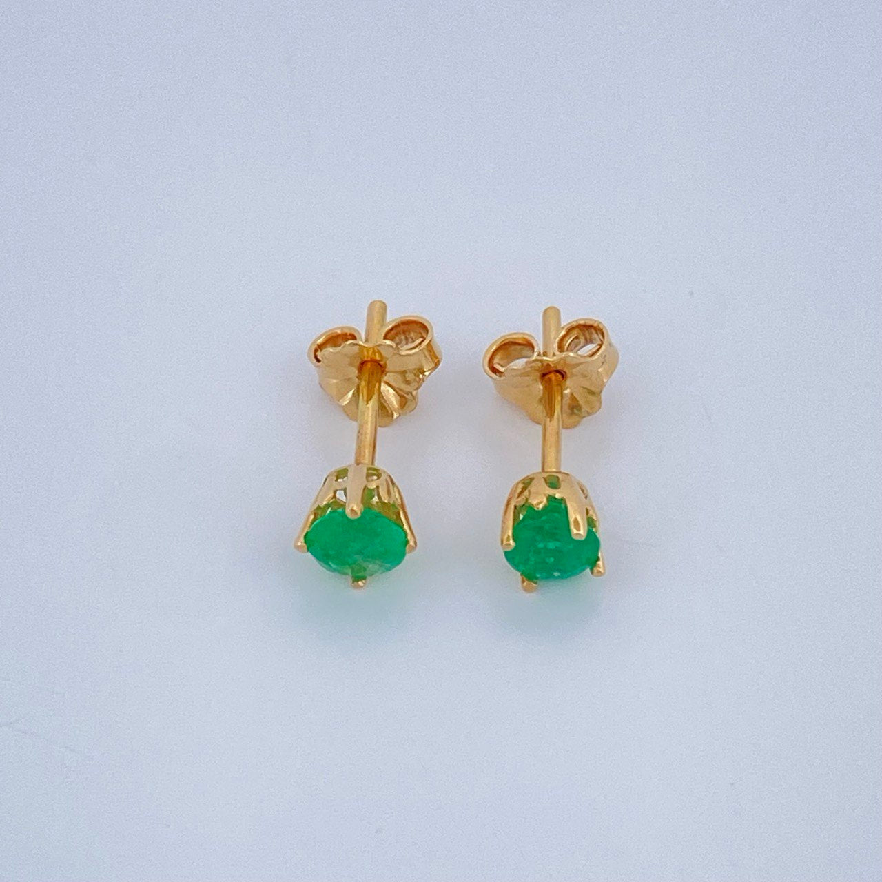 Topos Cuatro Garras Esmeralda 1gr / Oro Amarillo 18K &