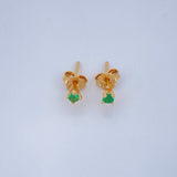 Topos Cuatro Garras Esmeralda 0.75gr / Oro Amarillo 18K &