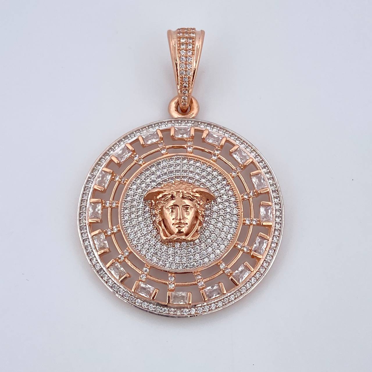 Dije Medalla Medusa 14.05gr / 5.3cm / Circones Blancos Dos Oros Blanco Rosa 18K $