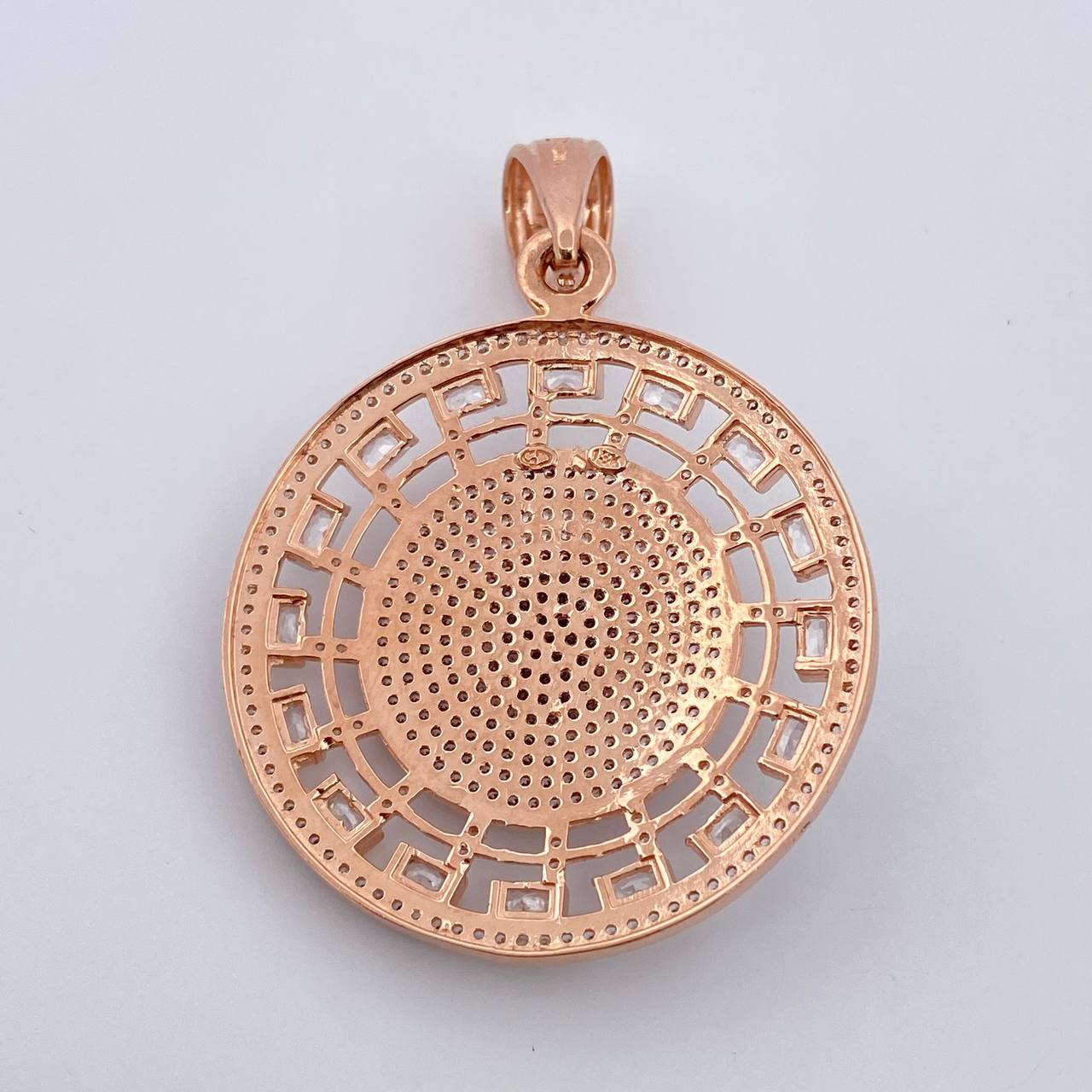 Dije Medalla Medusa 14.05gr / 5.3cm / Circones Blancos Dos Oros Blanco Rosa 18K $