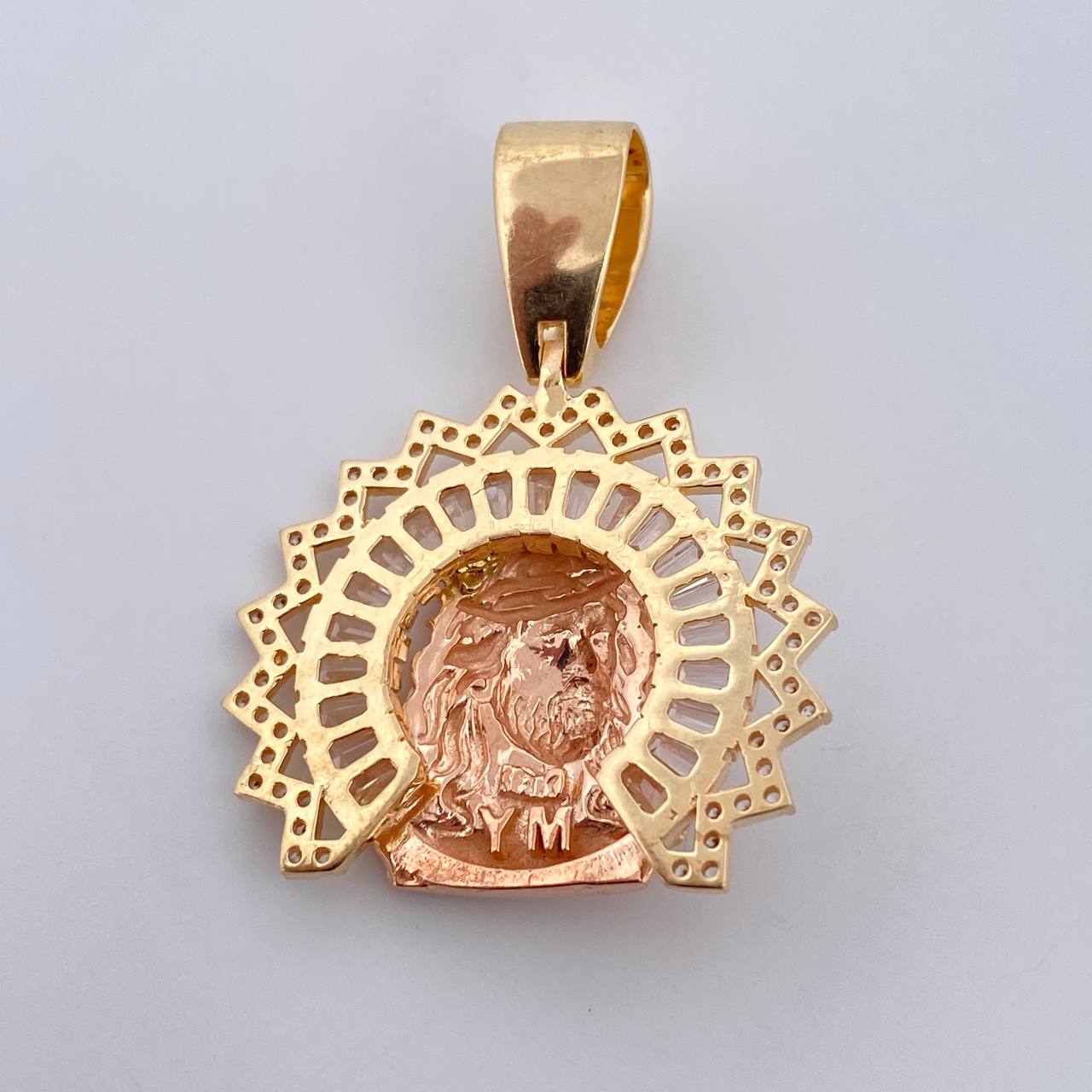 Dije Rostro De Jesus Aureola 8gr / 3.7cm / Circones Blancos Tres Oros 18K $