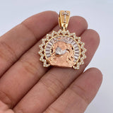 Dije Rostro De Jesus Aureola 8gr / 3.7cm / Circones Blancos Tres Oros 18K $