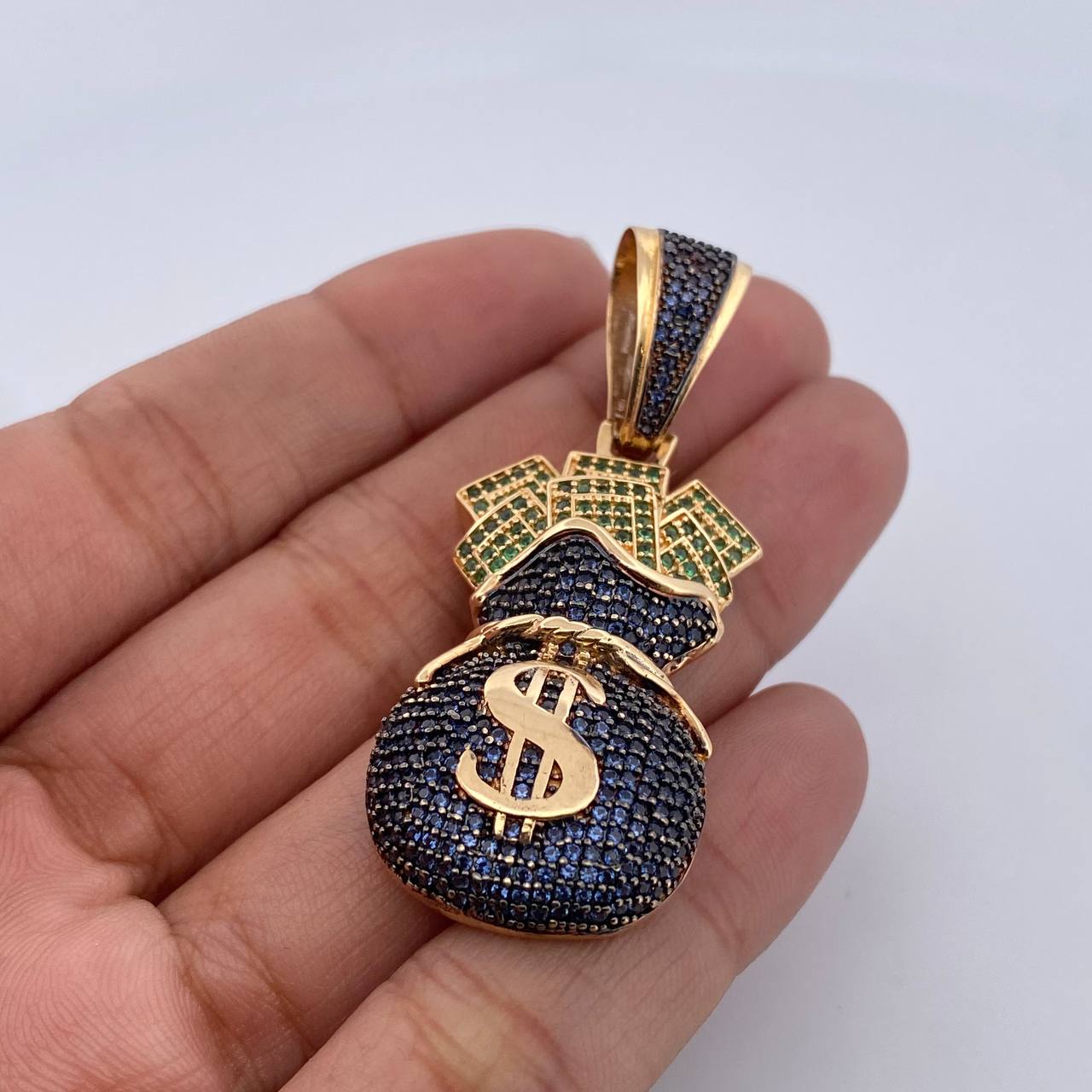 Dije Bolsa De Dinero 13.45gr / 5.4cm / Circones Verdes Azules Dos Oros Negro Amarillo 18K $