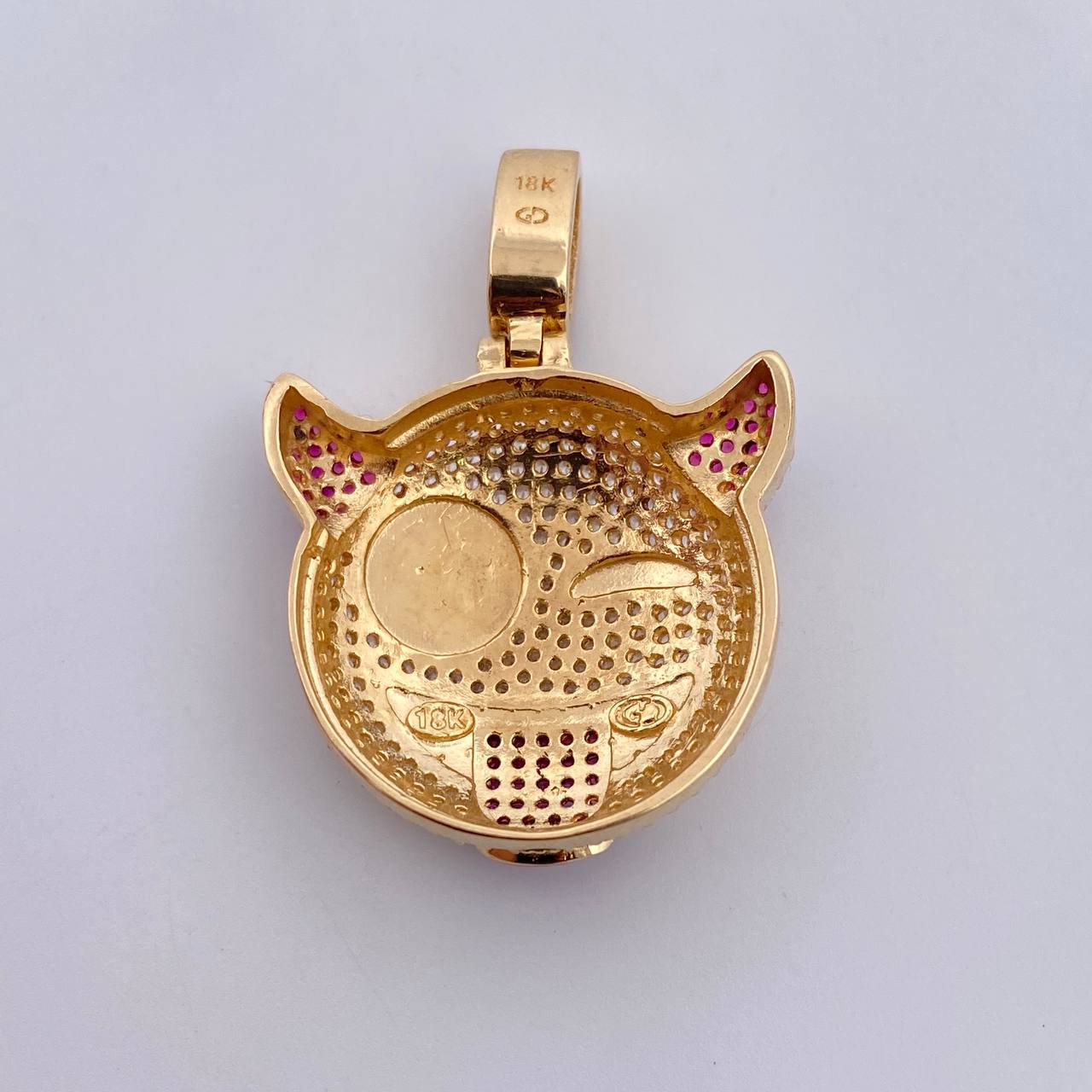 Dije Emoji 8.05gr / 3.4cm / Circones Blancos Fucsias Dos Oros Negro Amarillo 18K $