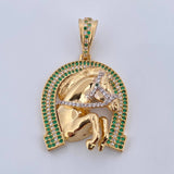 Dije Herradura Caballo 11.55gr / 4.1cm / Circones Blancos Verdes Dos Oros Amarillo Blanco 18K $