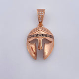 Dije Casco Gladiador 4.9gr / 3.4cm / Circones Blancos Oro Rosa 18K $