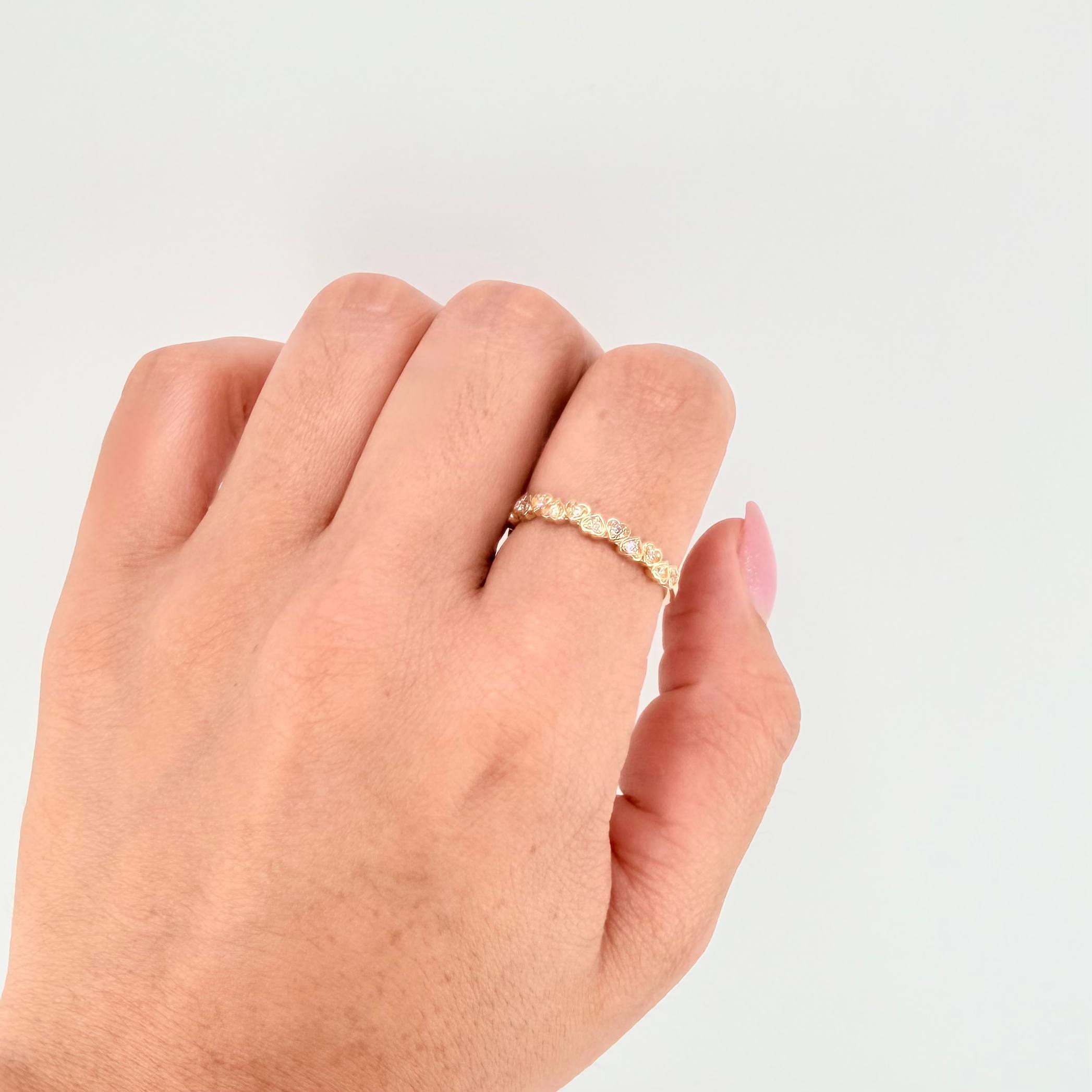 Anillo Corazones Intercalados 1.8gr / T7 1/2 / Oro Amarillo 18K