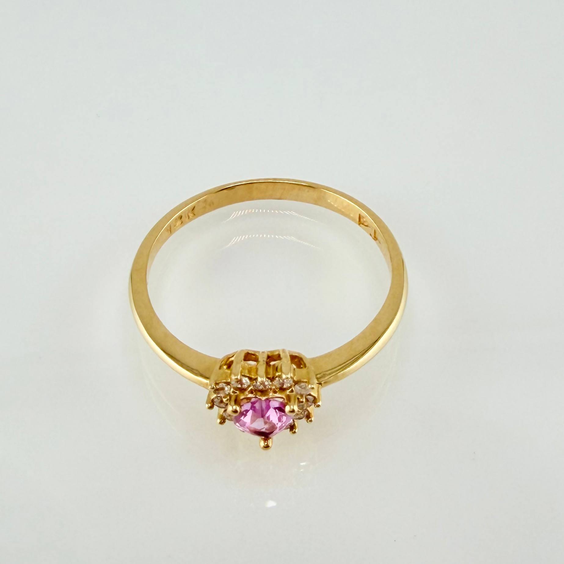 Anillo Halo Corazón 2.35gr / T7 1/4 / Oro Amarillo 18K