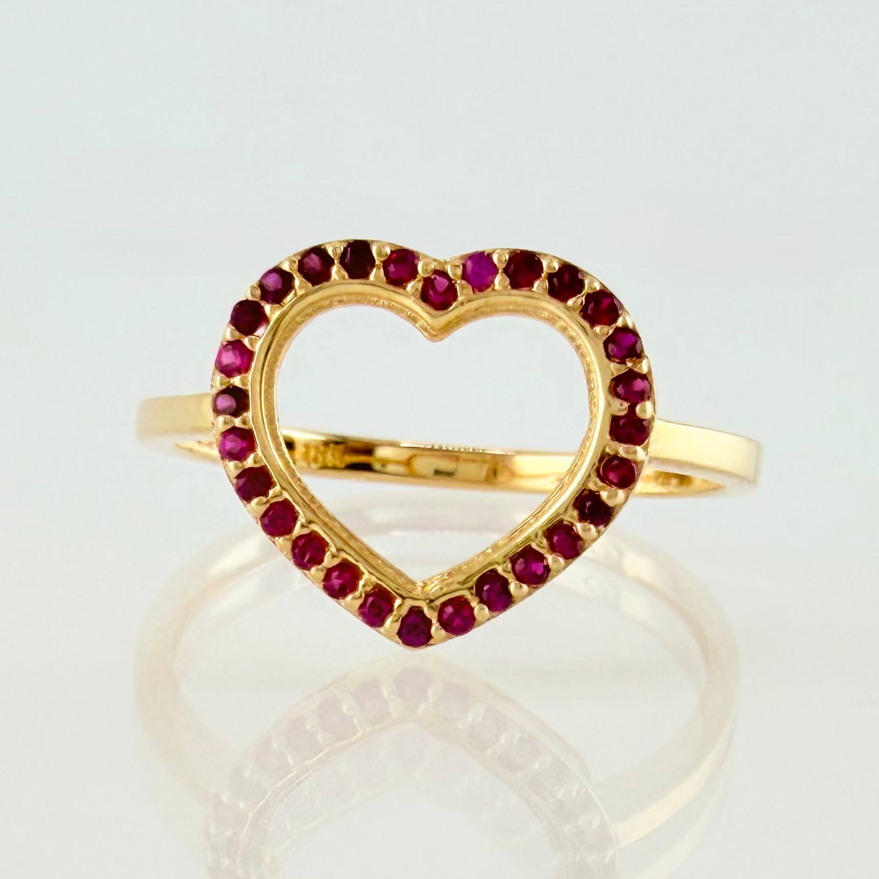 Anillo Silueta Corazón 1.65gr / T7 1/2 / Oro Amarillo 18K