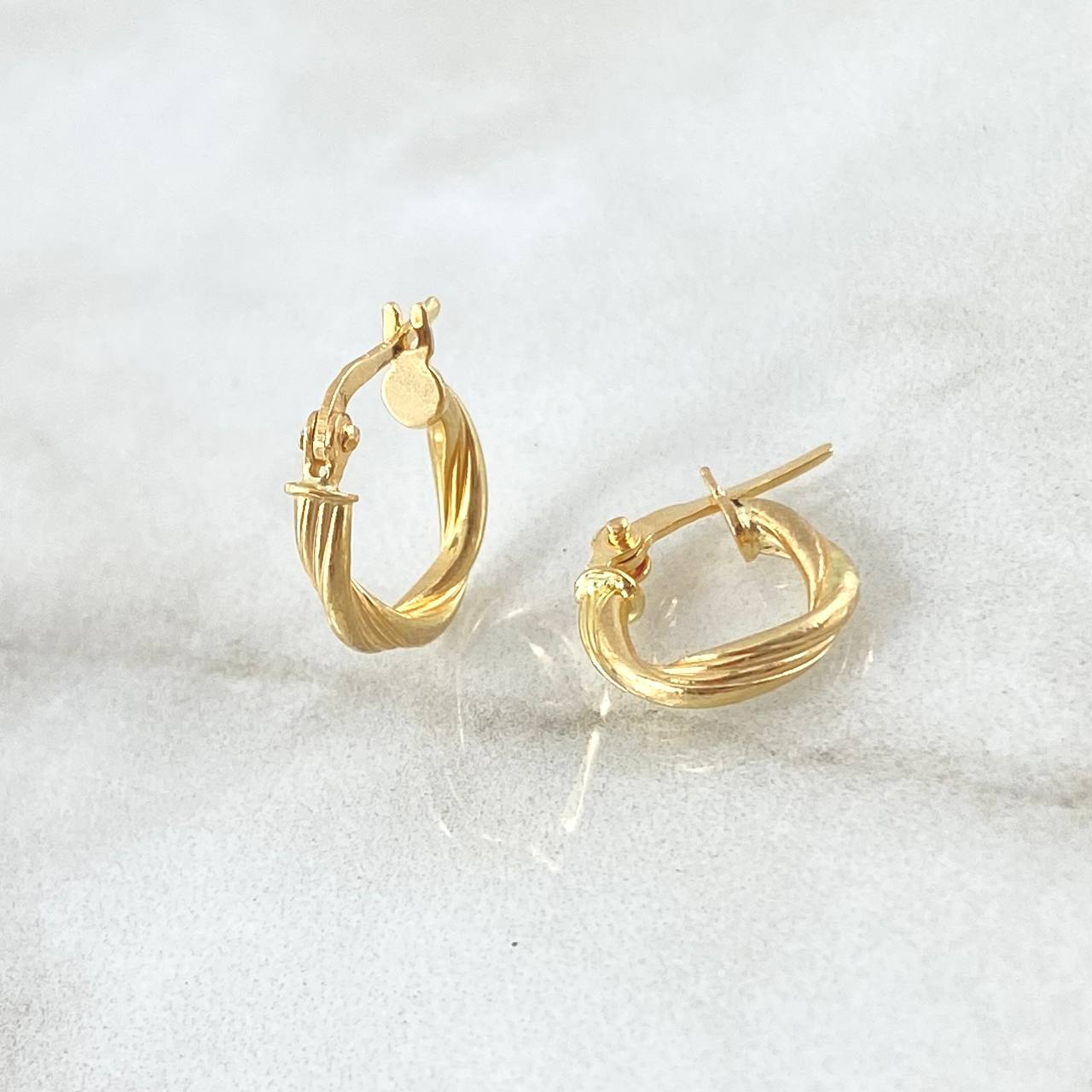 Candongas Tere 0.9gr / 1.3cm / Oro Amarillo 18K ©