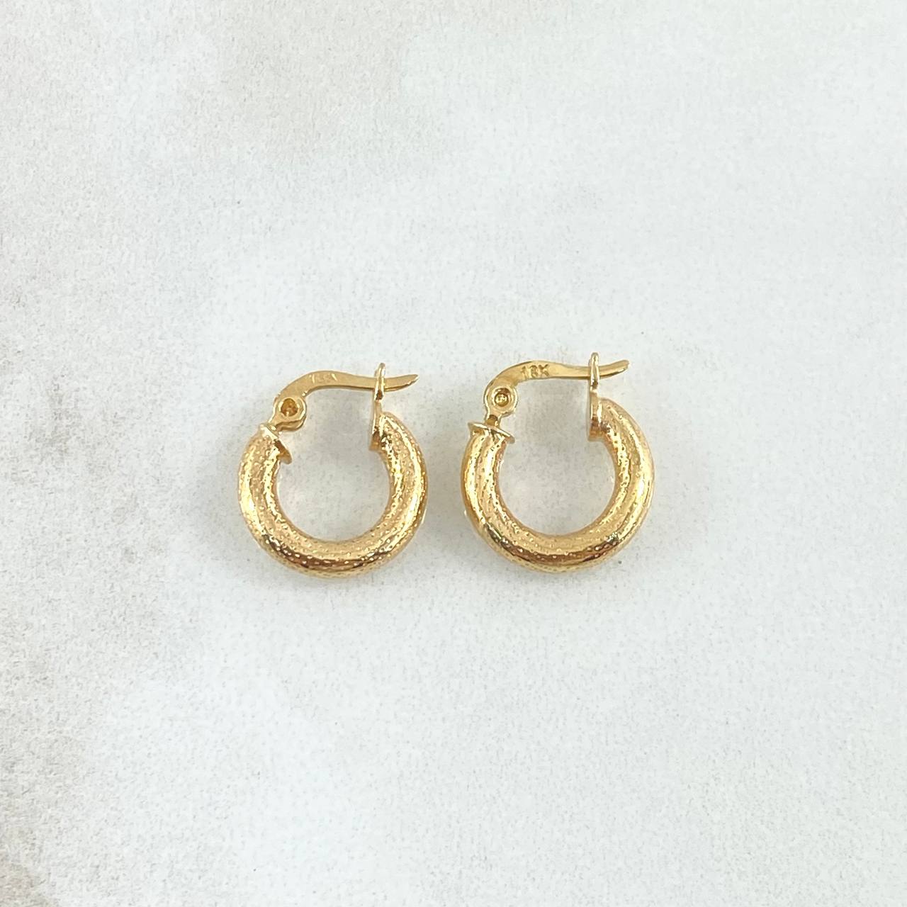 Candongas Tefi 1.2gr / 1.4cm / Punteadas Oro Amarillo 18K