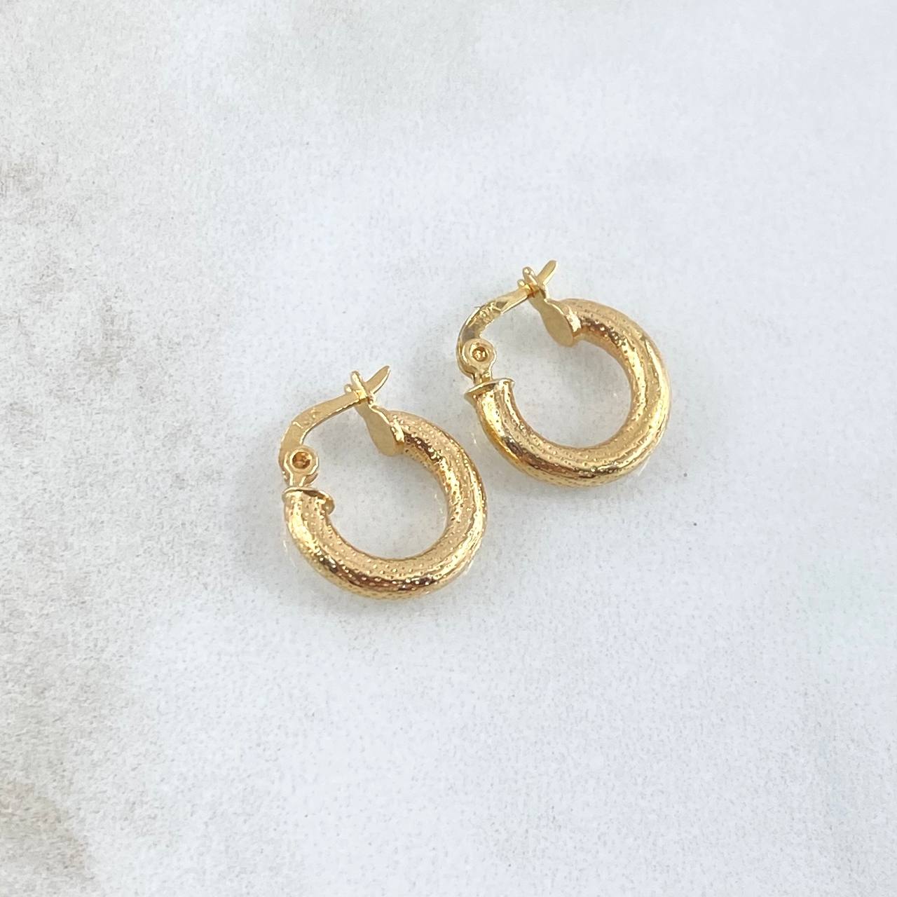 Candongas Tefi 1.2gr / 1.4cm / Punteadas Oro Amarillo 18K
